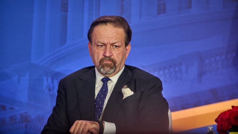 Sebastian Gorka au sommet national 2024 Moms for Liberty à Washington D.C., le vendredi 30 août 2024. (DOMINIC GWINN/Middle East Images/AFP via Getty Images)