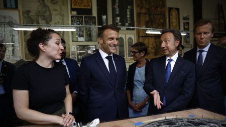 Stéphane Bern fustige les vitraux contemporains voulus par Emmanuel Macron à Notre-Dame de Paris