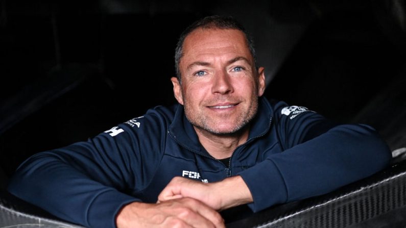 Le skipper français Romain Attanasio pose avant la 10e édition du Vendée Globe, le 5 novembre 2024. (Photo : SEBASTIEN SALOM-GOMIS/AFP via Getty Images)