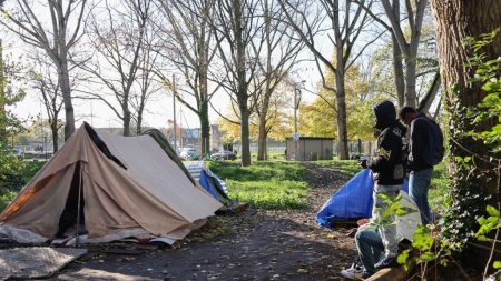 Titres de séjour : en Isère, les conséquences des procédures dématérialisées ont provoqué une « fabrique de sans-papiers »