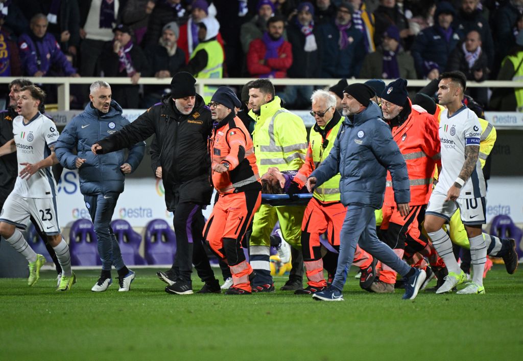 Victime de convulsions en plein match ce dimanche, le footballeur Edoardo Bove va mieux