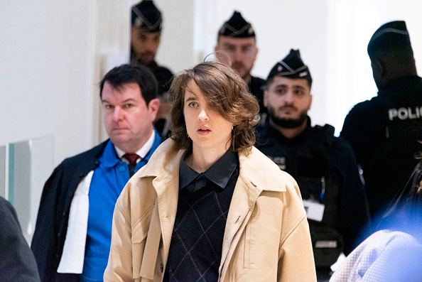 Adèle Haenel arrive au procès du réalisateur Christophe Ruggia accusé de l'avoir agressée sexuellement, au Palais de justice de Paris le 9 décembre 2024. (MAGALI COHEN/Hans Lucas/AFP via Getty Images)