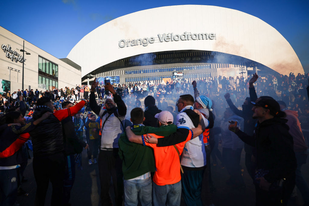 Envoyer des supporters de l'OM dans un ancien camp d'internement, pour les confronter au fascisme