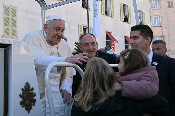 Visite historique du pape François en Corse : le pape plaide pour une laïcité qui ne soit pas "statique et figée"