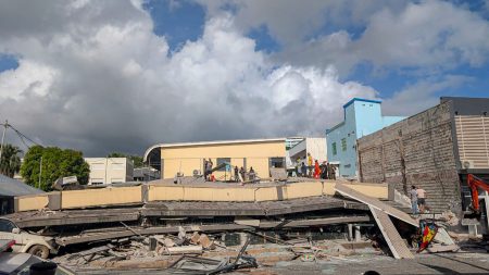 Ponts effondrés, glissements de terrains, immeubles effondrés : un puissant séisme a eu lieu au large du Vanuatu