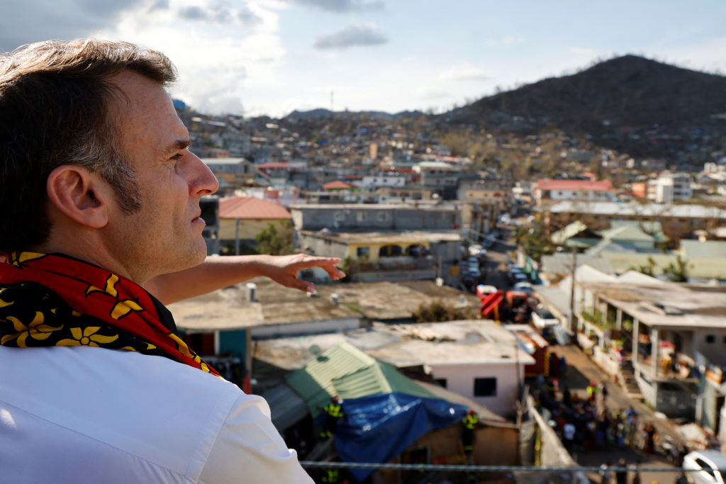 "Macron démission !", "tu racontes des salades" : le président prolonge sa visite à Mayotte, et subit les foudres de ses habitants