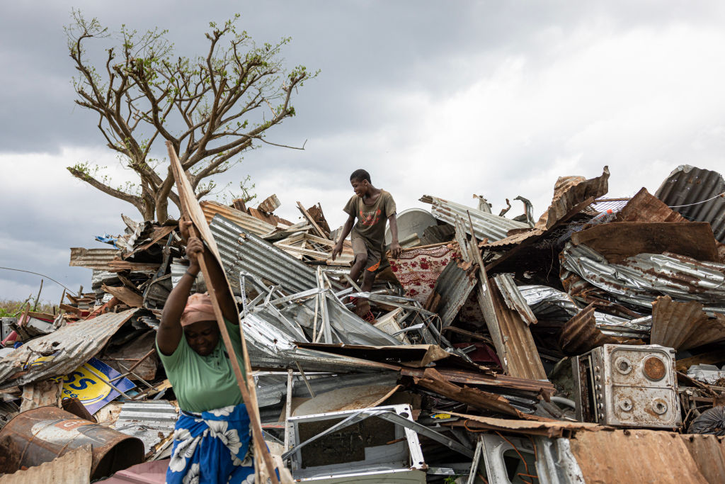 À Mayotte, un chantier titanesque pour gérer les déchets, les habitants y participent aussi