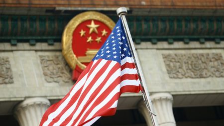 Représailles du régime chinois envers les États-Unis : les exportations d’intrants essentiels à la fabrication de puces sont restreintes