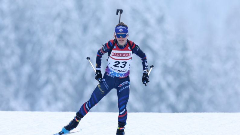 A un dixième de la troisième marche: dans la tempête de neige, la jeune Jeanne Richard a été privée sur le fil d'un tout premier podium individuel en Coupe du monde de biathlon au bout de la mass start (12,5 km), dimanche au Grand-Bornand (Haute-Savoie). (Photo : Alexander Hassenstein/Getty Images)