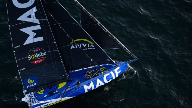 Charlie Dalin, leader du Vendée Globe depuis une semaine, a passé lundi après-midi le Cap Leeuwin, porte de sortie de l'océan Indien, mais ses poursuivants continuent de refaire petit à petit leur retard. (Photo : LOIC VENANCE/AFP via Getty Images)