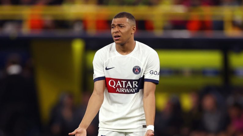 Kylian Mbappé contre-attaque devant la commission de discipline de la Ligue de football professionnel (LFP) face au refus du PSG de lui payer 55 millions d'euros de primes et salaires, nouvel épisode du bras de fer entre le club et son ancienne star. (Photo : Lars Baron/Getty Images)