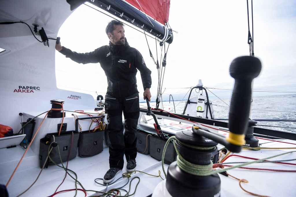 Vendée Globe : Yoann Richomme creuse son avance dans la remontée de l'Atlantique