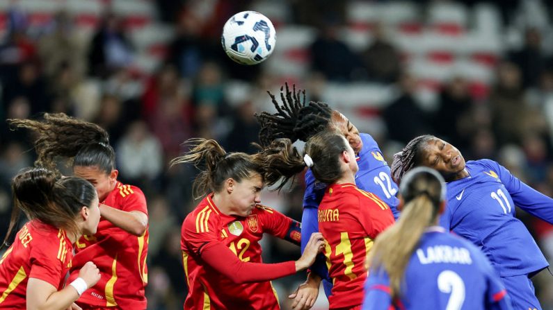 Laurent Bonadei a estimé mardi que les Bleues avaient encore "un peu de retard" par rapport à l'Espagne après une nouvelle défaite (4-2), la septième de l'année 2024. (Photo : FRANCK FIFE/AFP via Getty Images)