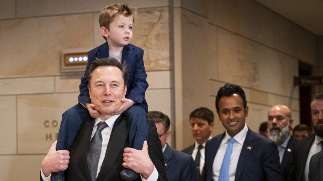 Elon Musk et Vivek Ramaswamy défendent les visas pour les travailleurs étrangers malgré les réactions négatives des médias sociaux