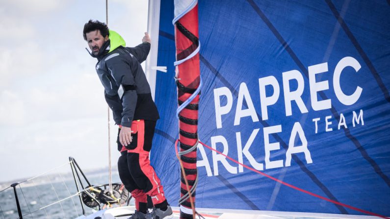 Yoann Richomme (Paprec Arkéa) a franchi le cap Horn mardi à 00H27 (GMT+1) dans un temps record en tête du Vendée Globe et a entamé dans des conditions de navigation parfaites la remontée de l'océan Atlantique, talonné par Charlie Dalin. (Photo : LOIC VENANCE/AFP via Getty Images)