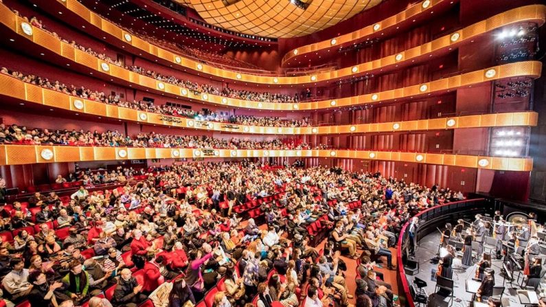 Rappel lors de la représentation de Shen Yun Performing Arts au David H. Koch Theater du Lincoln Center à New York le 11 janvier 2015. (Larry Dai/Epoch Times)