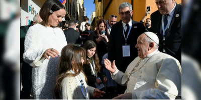 La fille cadette de la chanteuse Alizée bénie par le pape le 15 décembre 2024 à Ajaccio (Corse). (Photo compte Instagram Alizée)