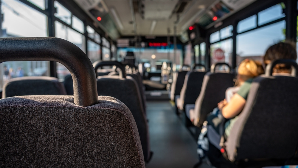 Près de Bordeaux : une passagère d'un bus gifle puis tente de frapper la conductrice, les voyageurs interviennent