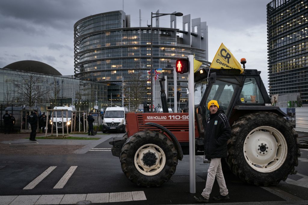 Agriculteurs : sans réponse du Premier ministre jeudi, des "blocages" seront mis en place dimanche