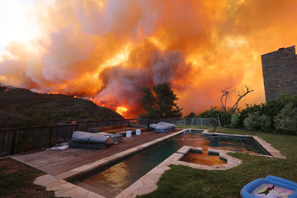 Incendies à Los Angeles : un millionaire américain demande l'aide de "pompiers privés" et provoque un tollé