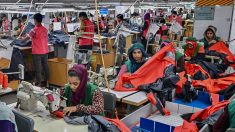 Bangladesh : l’industrie textile a rebondi, mais la grande précarité ouvrière demeure