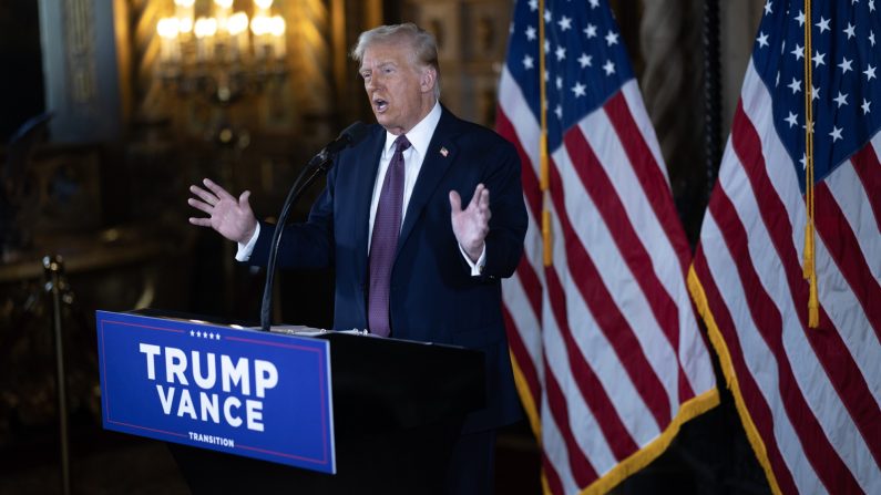  Le président élu des États-Unis, Donald Trump, s'adresse aux médias lors d'une conférence de presse au Mar-a-Lago Club le 7 janvier 2025 à Palm Beach, en Floride. (Scott Olson/Getty Images)