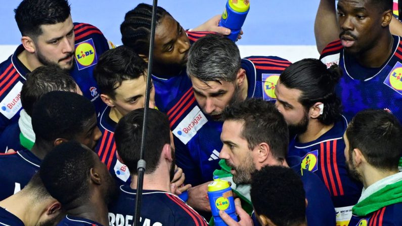 Les Bleus ont lancé dimanche à Strasbourg leur préparation au Mondial par une victoire contre la modeste République tchèque (38-28), convaincantes en première période, moins en seconde. (Photo : JOHN MACDOUGALL/AFP via Getty Images)