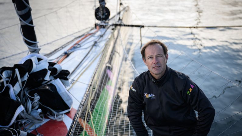 Le maxi-trimaran Sodebo Ultim 3 de Thomas Coville, lancé dans le record du tour du monde à la voile en équipage, a passé mercredi le cap de Bonne Espérance, avec plus d'un jour d'avance sur le temps de référence. (Photo : LOIC VENANCE/AFP via Getty Images)