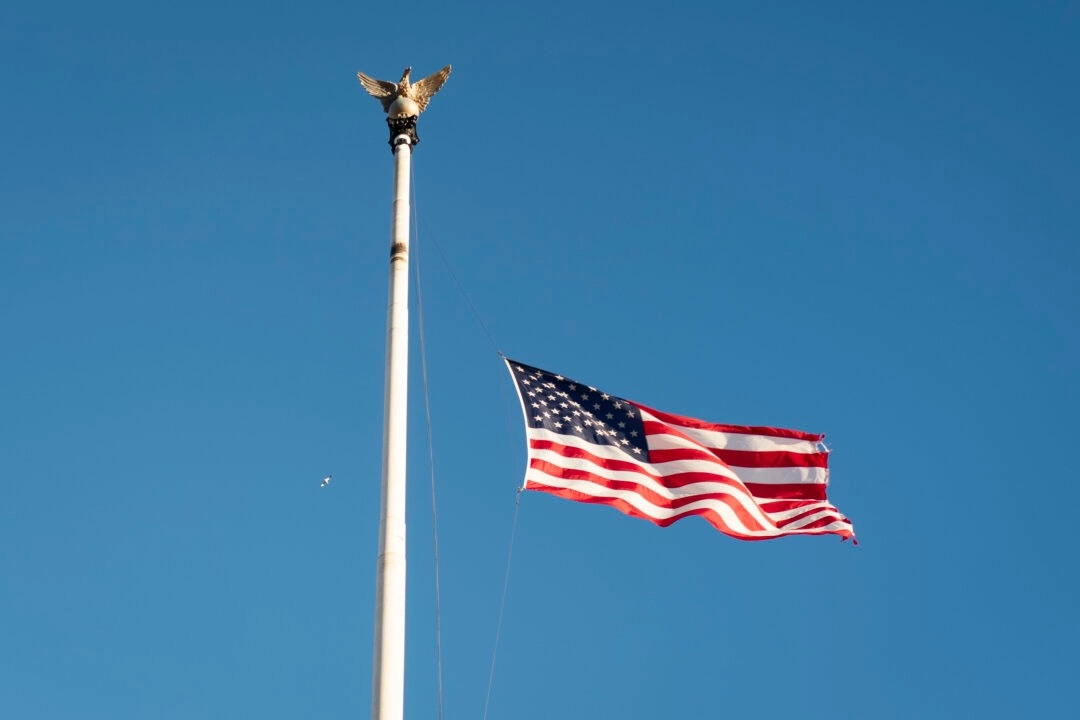 Joe Biden gardera les drapeaux américains en berne pendant l'investiture de Donald Trump