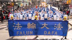 Les pratiquants du Falun Gong célèbrent le Nouvel An chinois lors du défilé de Flushing à New York